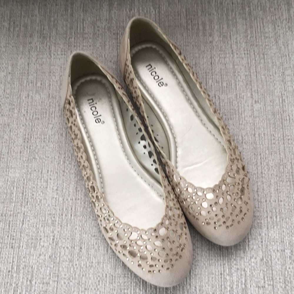 Nicole Flats